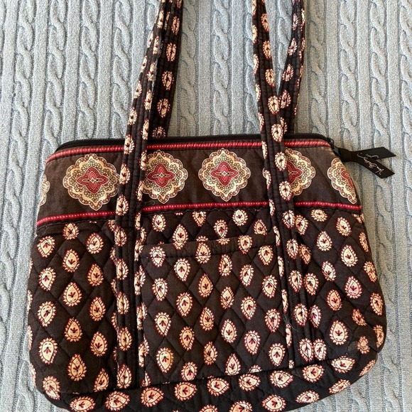 Vera Bradley brown and red paisley quilted medium sized - Picture 1 of 7
